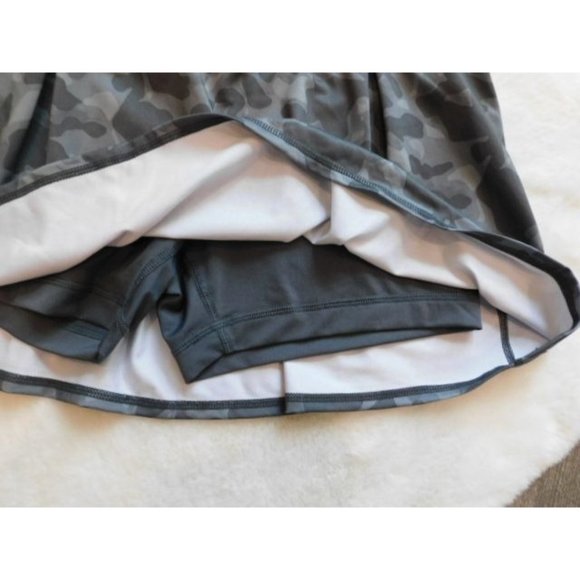 Ideology Camo Grey Inverted Pleats Skort size SMALL - Picture 3 of 4